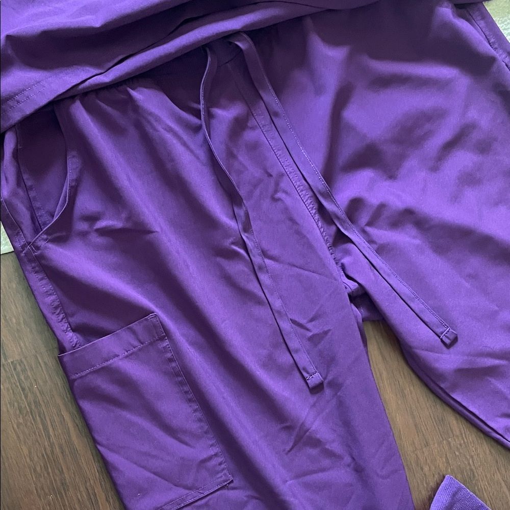 Purple scrubs - Picture 3 of 3